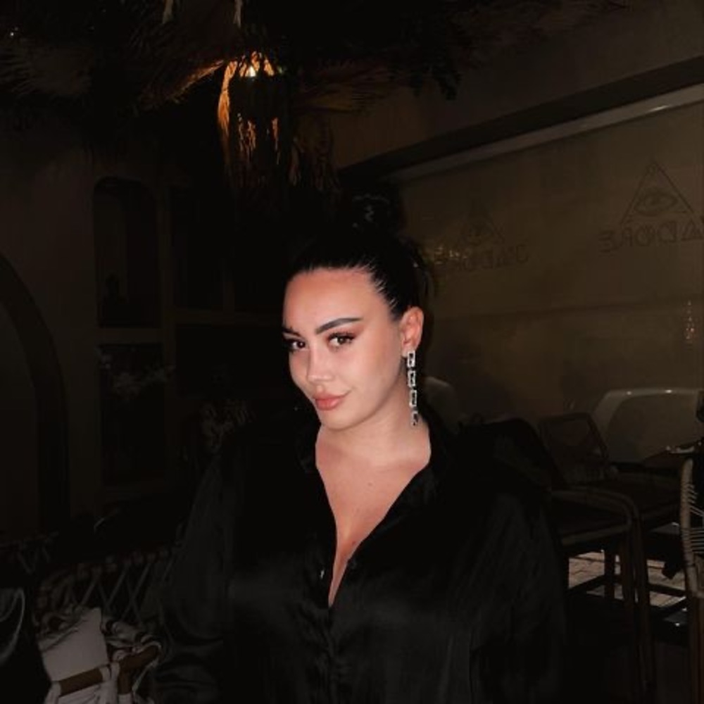 Meet your Posher, Dea